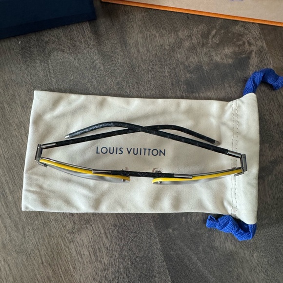 Authentic Louis Vuitton Clockwise Canvas Sunglasses Luxury - Picture 8 of 13
